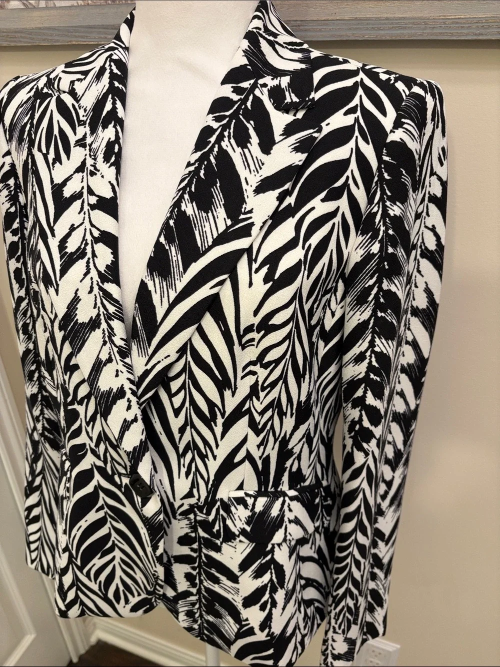 Roz & Ali Leaf-Print Blazer size 6 NWT